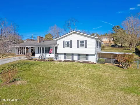 7227 NW Winchester Dr, Knoxville, TN 37919