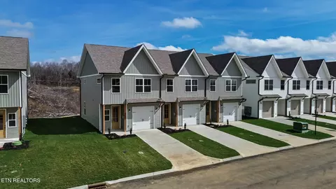 8450 Whisper Ln, Powell, TN 37849