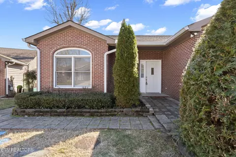 67 Riverview Dr, Oak Ridge, TN 37830