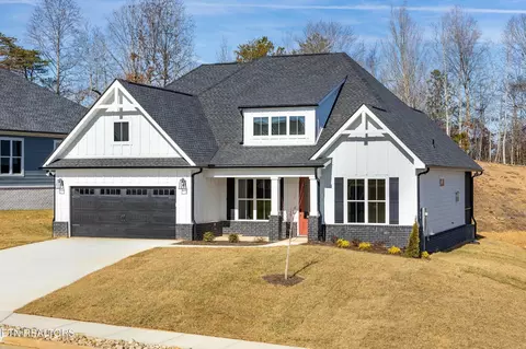 232 Trillium Tr, Lenoir City, TN 37771