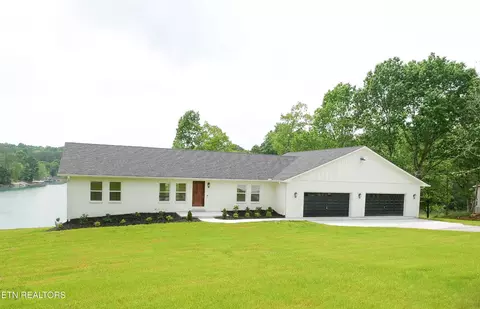 860 Shawnee Dr, Jacksboro, TN 37757