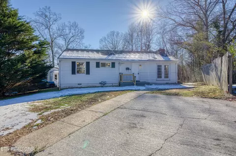 311 East Dr, Oak Ridge, TN 37830