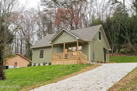5207 Daphne Dr, Knoxville, TN 37914