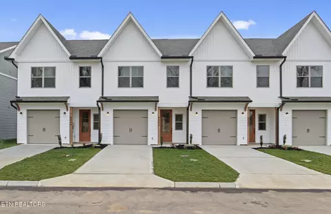 8444 Whisper Ln, Powell, TN 37849