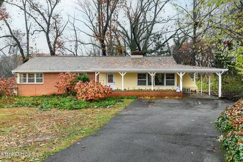 383 East Dr, Oak Ridge, TN 37830