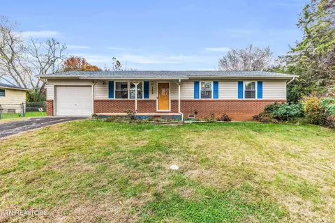 7400 Meadowbrook Cir, Knoxville, TN 37918