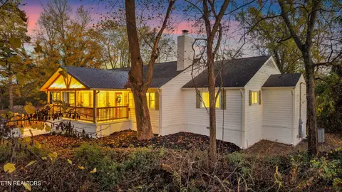 300 Larry Circle Cir, Knoxville, TN 37920