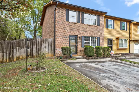 1211 Crest Brook Dr, Knoxville, TN 37923