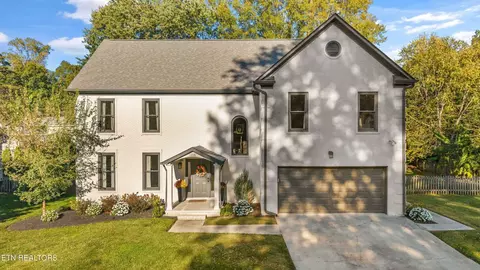 1216 Ashgrove Pl, Knoxville, TN 37919