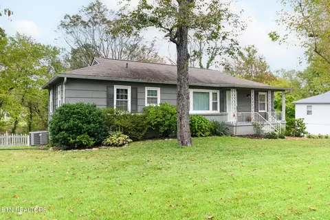 1217 Glenoaks Dr, Knoxville, TN 37918