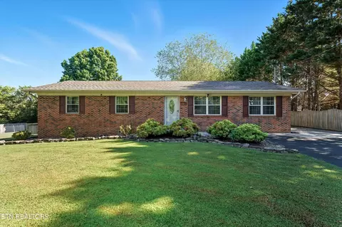 1238 Cedarwood Ln, Maryville, TN 37803