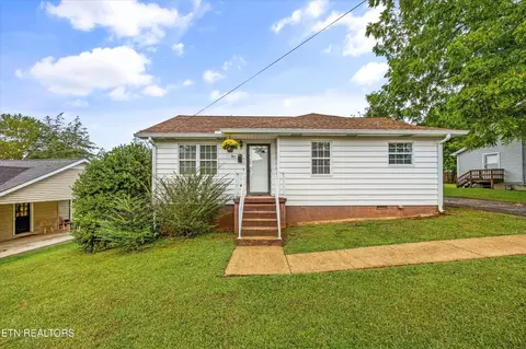 104 Sanford Ln, Oak Ridge, TN 37830