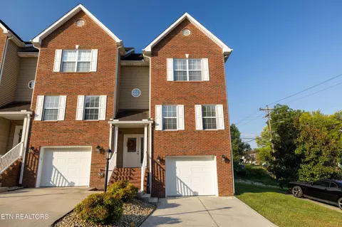 104 Olivia Ln, Maryville, TN 37804