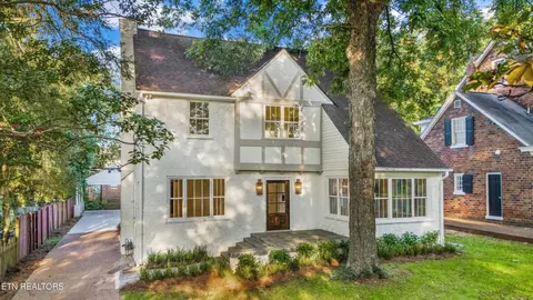 1021 W Nokomis Cir, Knoxville, TN 37919