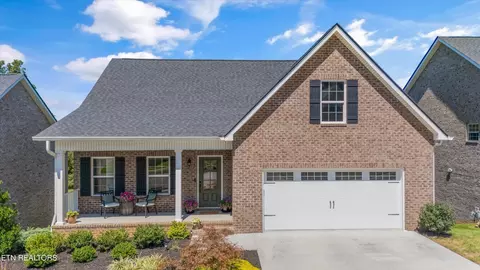 569 Timberline Dr, Lenoir City, TN 37772