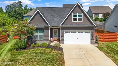 10857 Snowfall Ln, Knoxville, TN 37931