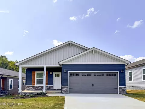 3725 Crimson Clover Ln, Knoxville, TN 37924