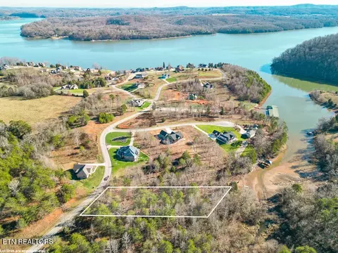 210 Serenity Dr, Harriman, TN 37748