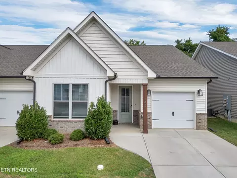145 Harper Village Way, Lenoir City, TN 37771