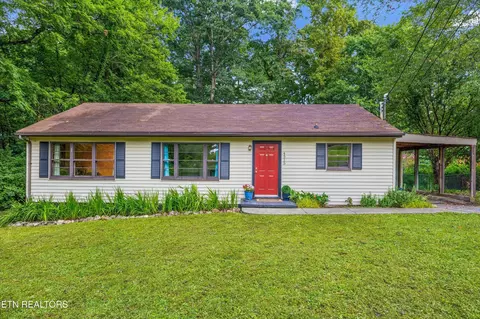 4515 Pinecrest Dr, Knoxville, TN 37918