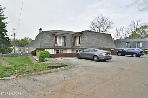 9111 Woodpark Ln, Knoxville, TN 37923