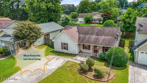1702 Woodpointe Dr, Knoxville, TN 37931