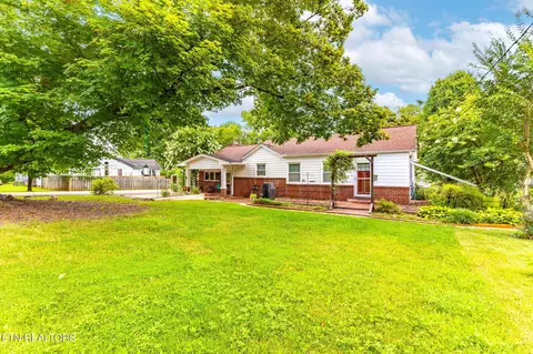2201 Lloyd Ave, Knoxville, TN 37920