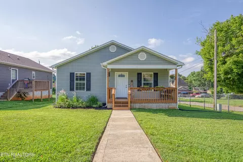 524 NE Midlake Dr, Knoxville, TN 37918