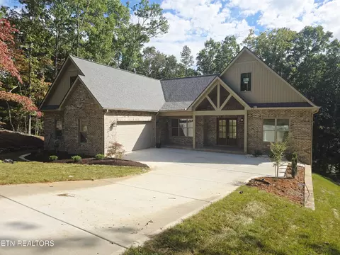 102 Tanasi Dr, Loudon, TN 37774