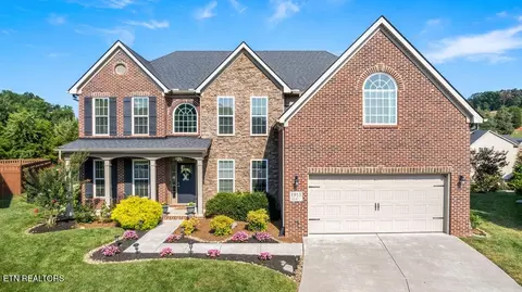 1915 Dark Sky Ln, Knoxville, TN 37932