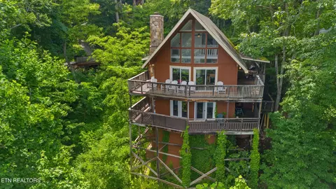 1571 Zermatt Dr, Gatlinburg, TN 37738