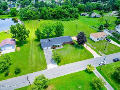 7212 Della Dr, Powell, TN 37849 photo 4