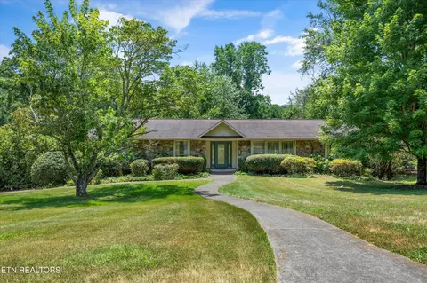 5604 Meadow Glen Dr, Knoxville, TN 37919