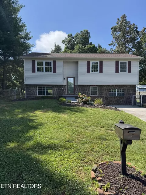 4030 Deer Run Dr, Knoxville, TN 37912