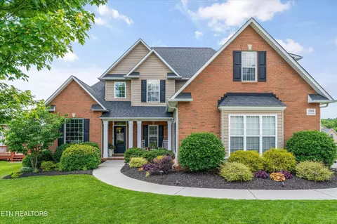 2300 Autumn Knoll Dr, Knoxville, TN 37920