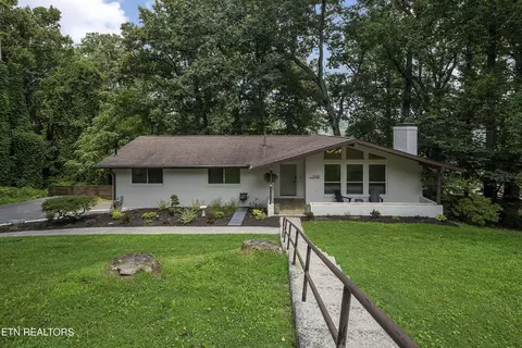 6508 Kanuga Dr, Knoxville, TN 37912