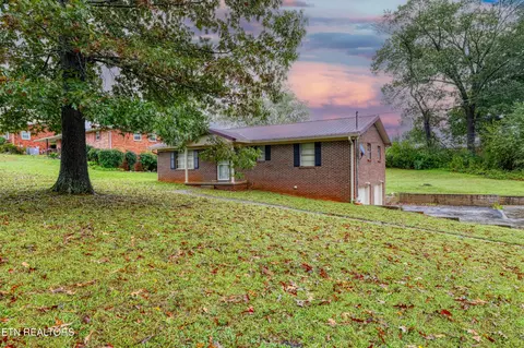 1652 Forest Heights Cir, Lenoir City, TN 37772
