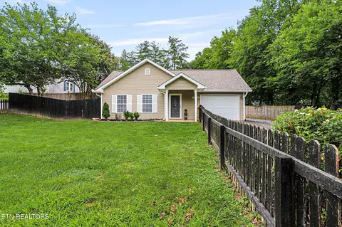 416 Grandview Dr, Maryville, TN 37803