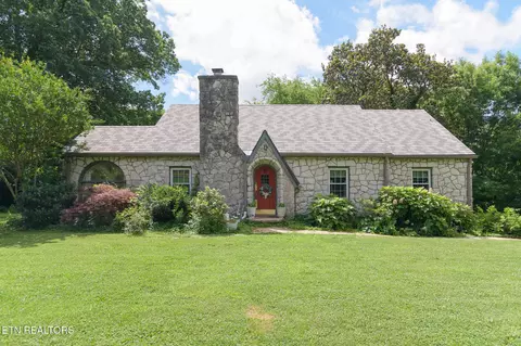 5804 Green Valley Dr, Knoxville, TN 37914