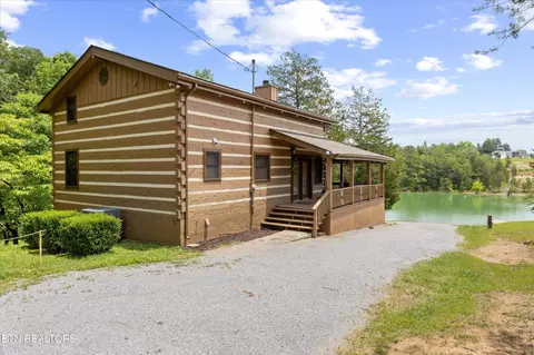 725 Driftwood Cir, Sevierville, TN 37876