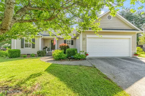 1264 Halifax Rd, Knoxville, TN 37922