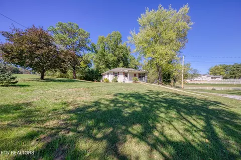 5064 Town Creek Rd, Lenoir City, TN 37772