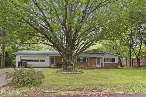 205 Newcastle Rd, Knoxville, TN 37909