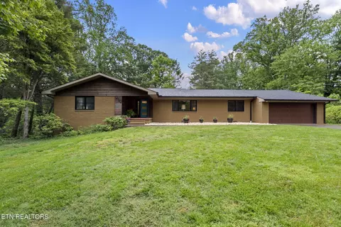 959 W Outer Dr, Oak Ridge, TN 37830