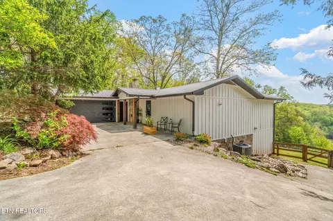 902908 Skyline Dr, Harriman, TN 37748