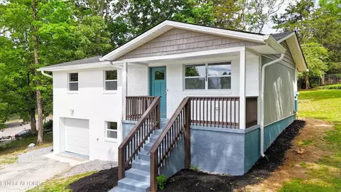 5941 Grove Dr, Knoxville, TN 37918