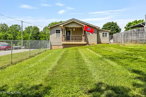 901 E 1st Ave, Lenoir City, TN 37771