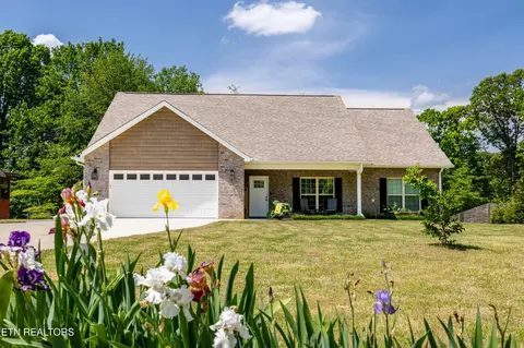 3155 Fairoaks Dr, Maryville, TN 37803