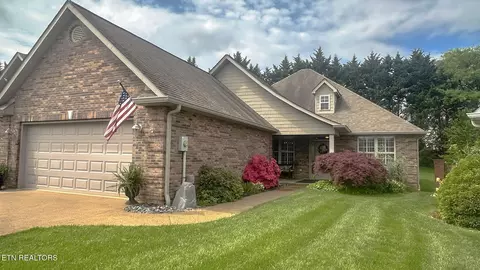 213 Savannah Park Dr, Maryville, TN 37803