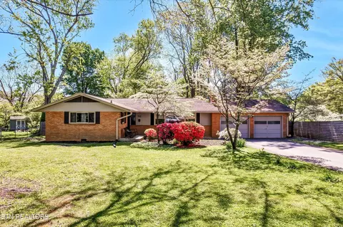 510 NW Rockingham Dr, Knoxville, TN 37909